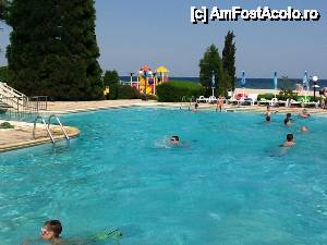 [P09] piscina hotelului dobrotista din albena » foto by bogdan 75
 - 
<span class="allrVoted glyphicon glyphicon-heart hidden" id="av514214"></span>
<a class="m-l-10 hidden" id="sv514214" onclick="voting_Foto_DelVot(,514214,5032)" role="button">șterge vot <span class="glyphicon glyphicon-remove"></span></a>
<a id="v9514214" class=" c-red"  onclick="voting_Foto_SetVot(514214)" role="button"><span class="glyphicon glyphicon-heart-empty"></span> <b>LIKE</b> = Votează poza</a> <img class="hidden"  id="f514214W9" src="/imagini/loader.gif" border="0" /><span class="AjErrMes hidden" id="e514214ErM"></span>