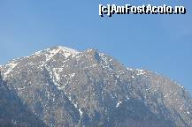 [P05] Crucea de pe Caraiman se pate vedea cel mai bine de la pensiunea Doi Ponei. Pacat ca instalatia de iluminare a monumentului nu functioneaza pentru a putea fi admirata noaptea. » foto by Basy
 - 
<span class="allrVoted glyphicon glyphicon-heart hidden" id="av303494"></span>
<a class="m-l-10 hidden" id="sv303494" onclick="voting_Foto_DelVot(,303494,5038)" role="button">șterge vot <span class="glyphicon glyphicon-remove"></span></a>
<a id="v9303494" class=" c-red"  onclick="voting_Foto_SetVot(303494)" role="button"><span class="glyphicon glyphicon-heart-empty"></span> <b>LIKE</b> = Votează poza</a> <img class="hidden"  id="f303494W9" src="/imagini/loader.gif" border="0" /><span class="AjErrMes hidden" id="e303494ErM"></span>