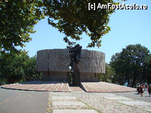 [P31] Panteonul, monument dedicat soldatilor bulgari » foto by Muffin2009*
 - 
<span class="allrVoted glyphicon glyphicon-heart hidden" id="av347787"></span>
<a class="m-l-10 hidden" id="sv347787" onclick="voting_Foto_DelVot(,347787,5049)" role="button">șterge vot <span class="glyphicon glyphicon-remove"></span></a>
<a id="v9347787" class=" c-red"  onclick="voting_Foto_SetVot(347787)" role="button"><span class="glyphicon glyphicon-heart-empty"></span> <b>LIKE</b> = Votează poza</a> <img class="hidden"  id="f347787W9" src="/imagini/loader.gif" border="0" /><span class="AjErrMes hidden" id="e347787ErM"></span>