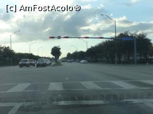 [P01] Aici se vede foarte bine amplasarea semafoarelor pe partea opusă a intersecţiei.  » foto by Utube
 - 
<span class="allrVoted glyphicon glyphicon-heart hidden" id="av844873"></span>
<a class="m-l-10 hidden" id="sv844873" onclick="voting_Foto_DelVot(,844873,5053)" role="button">șterge vot <span class="glyphicon glyphicon-remove"></span></a>
<a id="v9844873" class=" c-red"  onclick="voting_Foto_SetVot(844873)" role="button"><span class="glyphicon glyphicon-heart-empty"></span> <b>LIKE</b> = Votează poza</a> <img class="hidden"  id="f844873W9" src="/imagini/loader.gif" border="0" /><span class="AjErrMes hidden" id="e844873ErM"></span>