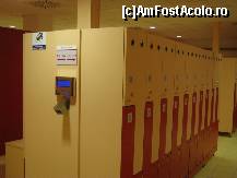 [P01] asa arata la vestiare - se vede cititorul de cod de bare si butonul pe care il apesi. dupa care mergi la dulapul cu numarul indicat pe display-ul albastru. » foto by cristi_an3000
 - 
<span class="allrVoted glyphicon glyphicon-heart hidden" id="av58732"></span>
<a class="m-l-10 hidden" id="sv58732" onclick="voting_Foto_DelVot(,58732,5055)" role="button">șterge vot <span class="glyphicon glyphicon-remove"></span></a>
<a id="v958732" class=" c-red"  onclick="voting_Foto_SetVot(58732)" role="button"><span class="glyphicon glyphicon-heart-empty"></span> <b>LIKE</b> = Votează poza</a> <img class="hidden"  id="f58732W9" src="/imagini/loader.gif" border="0" /><span class="AjErrMes hidden" id="e58732ErM"></span>