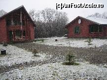[P01] In stanga se afla casuta principala, iar langa sunt ordonate casutele celelalte. Accesul se face pe alei pietruite. » foto by limac
 - 
<span class="allrVoted glyphicon glyphicon-heart hidden" id="av53524"></span>
<a class="m-l-10 hidden" id="sv53524" onclick="voting_Foto_DelVot(,53524,5064)" role="button">șterge vot <span class="glyphicon glyphicon-remove"></span></a>
<a id="v953524" class=" c-red"  onclick="voting_Foto_SetVot(53524)" role="button"><span class="glyphicon glyphicon-heart-empty"></span> <b>LIKE</b> = Votează poza</a> <img class="hidden"  id="f53524W9" src="/imagini/loader.gif" border="0" /><span class="AjErrMes hidden" id="e53524ErM"></span>