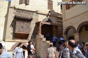 [P18] The Nunnery of Saint George. Pe usa din jos se merge la poarta cea mare, pe usa de sus, intra maicutele la dormitoarele lor. Cairoul Coptic.  » foto by TraianS
 - 
<span class="allrVoted glyphicon glyphicon-heart hidden" id="av576703"></span>
<a class="m-l-10 hidden" id="sv576703" onclick="voting_Foto_DelVot(,576703,5067)" role="button">șterge vot <span class="glyphicon glyphicon-remove"></span></a>
<a id="v9576703" class=" c-red"  onclick="voting_Foto_SetVot(576703)" role="button"><span class="glyphicon glyphicon-heart-empty"></span> <b>LIKE</b> = Votează poza</a> <img class="hidden"  id="f576703W9" src="/imagini/loader.gif" border="0" /><span class="AjErrMes hidden" id="e576703ErM"></span>