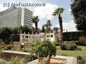 [P07] Vedere din fața Muzeului de Egiptologie, în Piața Tahrir, spre Hotelul Ritz. » foto by maryka
 - 
<span class="allrVoted glyphicon glyphicon-heart hidden" id="av1223077"></span>
<a class="m-l-10 hidden" id="sv1223077" onclick="voting_Foto_DelVot(,1223077,5067)" role="button">șterge vot <span class="glyphicon glyphicon-remove"></span></a>
<a id="v91223077" class=" c-red"  onclick="voting_Foto_SetVot(1223077)" role="button"><span class="glyphicon glyphicon-heart-empty"></span> <b>LIKE</b> = Votează poza</a> <img class="hidden"  id="f1223077W9" src="/imagini/loader.gif" border="0" /><span class="AjErrMes hidden" id="e1223077ErM"></span>