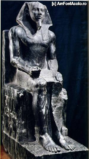 [P15] statuia lui Khafre, constructorul piramidei din mijloc de la Gizeh, asezat pe tron, cu aripile zeului soim protector, Horus, infasurate in jurul capului, poza nu imi apartine » foto by Muffin2009*
 - 
<span class="allrVoted glyphicon glyphicon-heart hidden" id="av486357"></span>
<a class="m-l-10 hidden" id="sv486357" onclick="voting_Foto_DelVot(,486357,5067)" role="button">șterge vot <span class="glyphicon glyphicon-remove"></span></a>
<a id="v9486357" class=" c-red"  onclick="voting_Foto_SetVot(486357)" role="button"><span class="glyphicon glyphicon-heart-empty"></span> <b>LIKE</b> = Votează poza</a> <img class="hidden"  id="f486357W9" src="/imagini/loader.gif" border="0" /><span class="AjErrMes hidden" id="e486357ErM"></span>