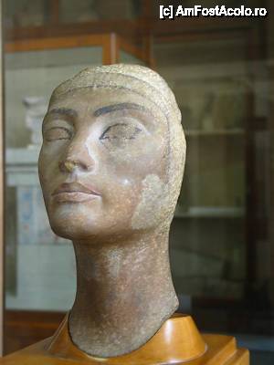 [P19] capul sculptat, neterminat al lui Nefertiti, sotia lui Akhenaten, poza nu imi apartine » foto by Muffin2009*
 - 
<span class="allrVoted glyphicon glyphicon-heart hidden" id="av486361"></span>
<a class="m-l-10 hidden" id="sv486361" onclick="voting_Foto_DelVot(,486361,5067)" role="button">șterge vot <span class="glyphicon glyphicon-remove"></span></a>
<a id="v9486361" class=" c-red"  onclick="voting_Foto_SetVot(486361)" role="button"><span class="glyphicon glyphicon-heart-empty"></span> <b>LIKE</b> = Votează poza</a> <img class="hidden"  id="f486361W9" src="/imagini/loader.gif" border="0" /><span class="AjErrMes hidden" id="e486361ErM"></span>
