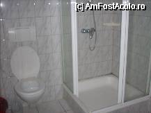 [P05] Cabina de dus si wc-ul de la Vila Marga » foto by georgiana
 - 
<span class="allrVoted glyphicon glyphicon-heart hidden" id="av53685"></span>
<a class="m-l-10 hidden" id="sv53685" onclick="voting_Foto_DelVot(,53685,5068)" role="button">șterge vot <span class="glyphicon glyphicon-remove"></span></a>
<a id="v953685" class=" c-red"  onclick="voting_Foto_SetVot(53685)" role="button"><span class="glyphicon glyphicon-heart-empty"></span> <b>LIKE</b> = Votează poza</a> <img class="hidden"  id="f53685W9" src="/imagini/loader.gif" border="0" /><span class="AjErrMes hidden" id="e53685ErM"></span>