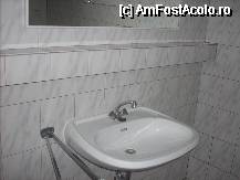 [P06] Chiuveta si oglinda din baia de la Vila Marga » foto by georgiana
 - 
<span class="allrVoted glyphicon glyphicon-heart hidden" id="av53686"></span>
<a class="m-l-10 hidden" id="sv53686" onclick="voting_Foto_DelVot(,53686,5068)" role="button">șterge vot <span class="glyphicon glyphicon-remove"></span></a>
<a id="v953686" class=" c-red"  onclick="voting_Foto_SetVot(53686)" role="button"><span class="glyphicon glyphicon-heart-empty"></span> <b>LIKE</b> = Votează poza</a> <img class="hidden"  id="f53686W9" src="/imagini/loader.gif" border="0" /><span class="AjErrMes hidden" id="e53686ErM"></span>