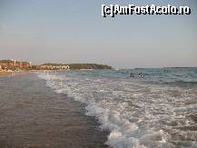 [P15] Asta este plaja despre care va vorbeam, situata spre Alanya, la circa 5 km. Nu veti gasi pietre. Intrarea in apa este absolut lina. Nisipul este deosebit de fin si rosiatic. Apa este foarte calda si deosebit de sarata. Puteti inchiria sezlonguri. Am identificat un singur dus. » foto by nicu bogdanel
 - 
<span class="allrVoted glyphicon glyphicon-heart hidden" id="av134074"></span>
<a class="m-l-10 hidden" id="sv134074" onclick="voting_Foto_DelVot(,134074,5069)" role="button">șterge vot <span class="glyphicon glyphicon-remove"></span></a>
<a id="v9134074" class=" c-red"  onclick="voting_Foto_SetVot(134074)" role="button"><span class="glyphicon glyphicon-heart-empty"></span> <b>LIKE</b> = Votează poza</a> <img class="hidden"  id="f134074W9" src="/imagini/loader.gif" border="0" /><span class="AjErrMes hidden" id="e134074ErM"></span>