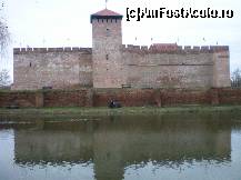 [P32] Cetatea din Gyula - vedere dinspre lac. » foto by presario
 - 
<span class="allrVoted glyphicon glyphicon-heart hidden" id="av53809"></span>
<a class="m-l-10 hidden" id="sv53809" onclick="voting_Foto_DelVot(,53809,5072)" role="button">șterge vot <span class="glyphicon glyphicon-remove"></span></a>
<a id="v953809" class=" c-red"  onclick="voting_Foto_SetVot(53809)" role="button"><span class="glyphicon glyphicon-heart-empty"></span> <b>LIKE</b> = Votează poza</a> <img class="hidden"  id="f53809W9" src="/imagini/loader.gif" border="0" /><span class="AjErrMes hidden" id="e53809ErM"></span>