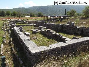 [P42] Casele preoţilor sanctuarului de la Dodona » foto by irinad
 - 
<span class="allrVoted glyphicon glyphicon-heart hidden" id="av624725"></span>
<a class="m-l-10 hidden" id="sv624725" onclick="voting_Foto_DelVot(,624725,5075)" role="button">șterge vot <span class="glyphicon glyphicon-remove"></span></a>
<a id="v9624725" class=" c-red"  onclick="voting_Foto_SetVot(624725)" role="button"><span class="glyphicon glyphicon-heart-empty"></span> <b>LIKE</b> = Votează poza</a> <img class="hidden"  id="f624725W9" src="/imagini/loader.gif" border="0" /><span class="AjErrMes hidden" id="e624725ErM"></span>