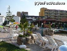 [P06] Tot piscina de la Trakia Plaza, o parte din sezlonguri erau pe spatiul verde, de fapt cele mai multe, aici in poza nu se vad. » foto by poll
 - 
<span class="allrVoted glyphicon glyphicon-heart hidden" id="av54004"></span>
<a class="m-l-10 hidden" id="sv54004" onclick="voting_Foto_DelVot(,54004,5081)" role="button">șterge vot <span class="glyphicon glyphicon-remove"></span></a>
<a id="v954004" class=" c-red"  onclick="voting_Foto_SetVot(54004)" role="button"><span class="glyphicon glyphicon-heart-empty"></span> <b>LIKE</b> = Votează poza</a> <img class="hidden"  id="f54004W9" src="/imagini/loader.gif" border="0" /><span class="AjErrMes hidden" id="e54004ErM"></span>