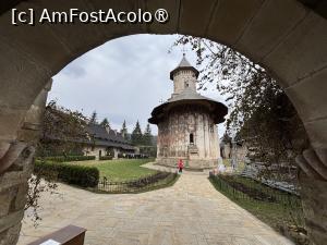[P37] Mânăstirea Moldovița,pe sub turnul de poartă » foto by AZE
 - 
<span class="allrVoted glyphicon glyphicon-heart hidden" id="av1479119"></span>
<a class="m-l-10 hidden" id="sv1479119" onclick="voting_Foto_DelVot(,1479119,5114)" role="button">șterge vot <span class="glyphicon glyphicon-remove"></span></a>
<a id="v91479119" class=" c-red"  onclick="voting_Foto_SetVot(1479119)" role="button"><span class="glyphicon glyphicon-heart-empty"></span> <b>LIKE</b> = Votează poza</a> <img class="hidden"  id="f1479119W9" src="/imagini/loader.gif" border="0" /><span class="AjErrMes hidden" id="e1479119ErM"></span>