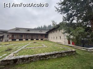 [P90] Mânăstirea Voroneț,ruine chilii conservate » foto by AZE
 - 
<span class="allrVoted glyphicon glyphicon-heart hidden" id="av1479172"></span>
<a class="m-l-10 hidden" id="sv1479172" onclick="voting_Foto_DelVot(,1479172,5114)" role="button">șterge vot <span class="glyphicon glyphicon-remove"></span></a>
<a id="v91479172" class=" c-red"  onclick="voting_Foto_SetVot(1479172)" role="button"><span class="glyphicon glyphicon-heart-empty"></span> <b>LIKE</b> = Votează poza</a> <img class="hidden"  id="f1479172W9" src="/imagini/loader.gif" border="0" /><span class="AjErrMes hidden" id="e1479172ErM"></span>