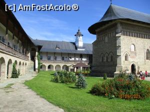 [P16] Chilii &icirc;n frumoasa curte a m&acirc;năstirii » foto by puiutea
 - 
<span class="allrVoted glyphicon glyphicon-heart hidden" id="av1258363"></span>
<a class="m-l-10 hidden" id="sv1258363" onclick="voting_Foto_DelVot(,1258363,5114)" role="button">șterge vot <span class="glyphicon glyphicon-remove"></span></a>
<a id="v91258363" class=" c-red"  onclick="voting_Foto_SetVot(1258363)" role="button"><span class="glyphicon glyphicon-heart-empty"></span> <b>LIKE</b> = Votează poza</a> <img class="hidden"  id="f1258363W9" src="/imagini/loader.gif" border="0" /><span class="AjErrMes hidden" id="e1258363ErM"></span>