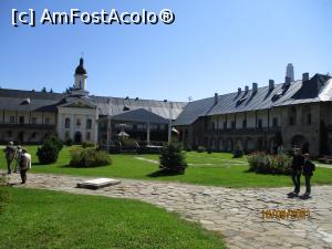 [P17] Altarul pentru slujbele din exteriorul bisericii » foto by puiutea
 - 
<span class="allrVoted glyphicon glyphicon-heart hidden" id="av1258364"></span>
<a class="m-l-10 hidden" id="sv1258364" onclick="voting_Foto_DelVot(,1258364,5114)" role="button">șterge vot <span class="glyphicon glyphicon-remove"></span></a>
<a id="v91258364" class=" c-red"  onclick="voting_Foto_SetVot(1258364)" role="button"><span class="glyphicon glyphicon-heart-empty"></span> <b>LIKE</b> = Votează poza</a> <img class="hidden"  id="f1258364W9" src="/imagini/loader.gif" border="0" /><span class="AjErrMes hidden" id="e1258364ErM"></span>