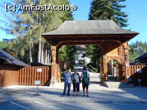 [P11] La intrarea in Manastirea Sihastria » foto by liviu49
 - 
<span class="allrVoted glyphicon glyphicon-heart hidden" id="av1302651"></span>
<a class="m-l-10 hidden" id="sv1302651" onclick="voting_Foto_DelVot(,1302651,5114)" role="button">șterge vot <span class="glyphicon glyphicon-remove"></span></a>
<a id="v91302651" class=" c-red"  onclick="voting_Foto_SetVot(1302651)" role="button"><span class="glyphicon glyphicon-heart-empty"></span> <b>LIKE</b> = Votează poza</a> <img class="hidden"  id="f1302651W9" src="/imagini/loader.gif" border="0" /><span class="AjErrMes hidden" id="e1302651ErM"></span>