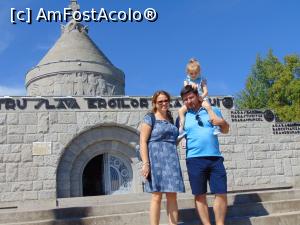 [P03] Seaga grupului in fata intrarii in Mausoleul Marasesti » foto by liviu49
 - 
<span class="allrVoted glyphicon glyphicon-heart hidden" id="av1302643"></span>
<a class="m-l-10 hidden" id="sv1302643" onclick="voting_Foto_DelVot(,1302643,5114)" role="button">șterge vot <span class="glyphicon glyphicon-remove"></span></a>
<a id="v91302643" class=" c-red"  onclick="voting_Foto_SetVot(1302643)" role="button"><span class="glyphicon glyphicon-heart-empty"></span> <b>LIKE</b> = Votează poza</a> <img class="hidden"  id="f1302643W9" src="/imagini/loader.gif" border="0" /><span class="AjErrMes hidden" id="e1302643ErM"></span>