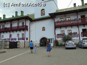 [P23] Iata-ne ajunsi in fata manastirii Agapia . » foto by liviu49
 - 
<span class="allrVoted glyphicon glyphicon-heart hidden" id="av1302934"></span>
<a class="m-l-10 hidden" id="sv1302934" onclick="voting_Foto_DelVot(,1302934,5114)" role="button">șterge vot <span class="glyphicon glyphicon-remove"></span></a>
<a id="v91302934" class=" c-red"  onclick="voting_Foto_SetVot(1302934)" role="button"><span class="glyphicon glyphicon-heart-empty"></span> <b>LIKE</b> = Votează poza</a> <img class="hidden"  id="f1302934W9" src="/imagini/loader.gif" border="0" /><span class="AjErrMes hidden" id="e1302934ErM"></span>