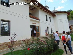 [P45] Cladirea muzeului manastirii . » foto by liviu49
 - 
<span class="allrVoted glyphicon glyphicon-heart hidden" id="av1304870"></span>
<a class="m-l-10 hidden" id="sv1304870" onclick="voting_Foto_DelVot(,1304870,5114)" role="button">șterge vot <span class="glyphicon glyphicon-remove"></span></a>
<a id="v91304870" class=" c-red"  onclick="voting_Foto_SetVot(1304870)" role="button"><span class="glyphicon glyphicon-heart-empty"></span> <b>LIKE</b> = Votează poza</a> <img class="hidden"  id="f1304870W9" src="/imagini/loader.gif" border="0" /><span class="AjErrMes hidden" id="e1304870ErM"></span>