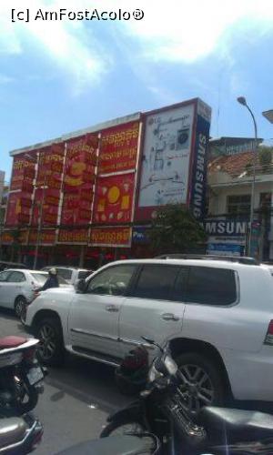 [P13] In Pnom Penh, chinezii sunt principalii investitori » foto by gosabucur
 - 
<span class="allrVoted glyphicon glyphicon-heart hidden" id="av723817"></span>
<a class="m-l-10 hidden" id="sv723817" onclick="voting_Foto_DelVot(,723817,5123)" role="button">șterge vot <span class="glyphicon glyphicon-remove"></span></a>
<a id="v9723817" class=" c-red"  onclick="voting_Foto_SetVot(723817)" role="button"><span class="glyphicon glyphicon-heart-empty"></span> <b>LIKE</b> = Votează poza</a> <img class="hidden"  id="f723817W9" src="/imagini/loader.gif" border="0" /><span class="AjErrMes hidden" id="e723817ErM"></span>