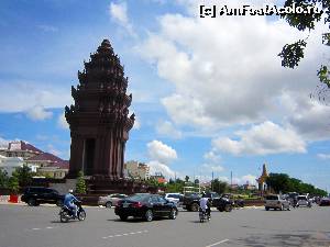 [P10] Traficul in Phnom Penh » foto by roxana.tomina
 - 
<span class="allrVoted glyphicon glyphicon-heart hidden" id="av607629"></span>
<a class="m-l-10 hidden" id="sv607629" onclick="voting_Foto_DelVot(,607629,5123)" role="button">șterge vot <span class="glyphicon glyphicon-remove"></span></a>
<a id="v9607629" class=" c-red"  onclick="voting_Foto_SetVot(607629)" role="button"><span class="glyphicon glyphicon-heart-empty"></span> <b>LIKE</b> = Votează poza</a> <img class="hidden"  id="f607629W9" src="/imagini/loader.gif" border="0" /><span class="AjErrMes hidden" id="e607629ErM"></span>