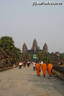 [P01] in drum spre Angkor Wat in lumina serii... » foto by Pami*
 - 
<span class="allrVoted glyphicon glyphicon-heart hidden" id="av299397"></span>
<a class="m-l-10 hidden" id="sv299397" onclick="voting_Foto_DelVot(,299397,5123)" role="button">șterge vot <span class="glyphicon glyphicon-remove"></span></a>
<a id="v9299397" class=" c-red"  onclick="voting_Foto_SetVot(299397)" role="button"><span class="glyphicon glyphicon-heart-empty"></span> <b>LIKE</b> = Votează poza</a> <img class="hidden"  id="f299397W9" src="/imagini/loader.gif" border="0" /><span class="AjErrMes hidden" id="e299397ErM"></span>