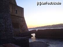 [P16] De pe drumul care leaga Castel dell'Ovo de faleza,, acesta pare a creste din mare, sau pare ca pluteste pe apa in unele locuri. Fundal-Posillipo de unde am plecat » foto by mecut
 - 
<span class="allrVoted glyphicon glyphicon-heart hidden" id="av191172"></span>
<a class="m-l-10 hidden" id="sv191172" onclick="voting_Foto_DelVot(,191172,5128)" role="button">șterge vot <span class="glyphicon glyphicon-remove"></span></a>
<a id="v9191172" class=" c-red"  onclick="voting_Foto_SetVot(191172)" role="button"><span class="glyphicon glyphicon-heart-empty"></span> <b>LIKE</b> = Votează poza</a> <img class="hidden"  id="f191172W9" src="/imagini/loader.gif" border="0" /><span class="AjErrMes hidden" id="e191172ErM"></span>