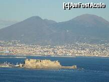 [P18] O imagine emblematica pentru acest oras, 'plutitorul' Castel dell 'Ovo cu Vezuviul pe fundal » foto by mecut
 - 
<span class="allrVoted glyphicon glyphicon-heart hidden" id="av191255"></span>
<a class="m-l-10 hidden" id="sv191255" onclick="voting_Foto_DelVot(,191255,5128)" role="button">șterge vot <span class="glyphicon glyphicon-remove"></span></a>
<a id="v9191255" class=" c-red"  onclick="voting_Foto_SetVot(191255)" role="button"><span class="glyphicon glyphicon-heart-empty"></span> <b>LIKE</b> = Votează poza</a> <img class="hidden"  id="f191255W9" src="/imagini/loader.gif" border="0" /><span class="AjErrMes hidden" id="e191255ErM"></span>