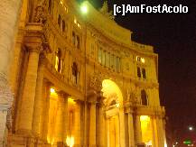 [P05] Intrarea in Galeria Umberto,cu coloane si bolti bogat lucrate, vis-a-vis de Teatro San Carlo » foto by mecut
 - 
<span class="allrVoted glyphicon glyphicon-heart hidden" id="av191157"></span>
<a class="m-l-10 hidden" id="sv191157" onclick="voting_Foto_DelVot(,191157,5128)" role="button">șterge vot <span class="glyphicon glyphicon-remove"></span></a>
<a id="v9191157" class=" c-red"  onclick="voting_Foto_SetVot(191157)" role="button"><span class="glyphicon glyphicon-heart-empty"></span> <b>LIKE</b> = Votează poza</a> <img class="hidden"  id="f191157W9" src="/imagini/loader.gif" border="0" /><span class="AjErrMes hidden" id="e191157ErM"></span>