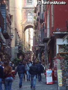[P16] Via San Gregorio Armeno; cu portalul ce uneste cele doua corpuri ale manastirii cu aceelasi nume ,aflate de o parte si de alta a strazii » foto by mecut
 - 
<span class="allrVoted glyphicon glyphicon-heart hidden" id="av201338"></span>
<a class="m-l-10 hidden" id="sv201338" onclick="voting_Foto_DelVot(,201338,5128)" role="button">șterge vot <span class="glyphicon glyphicon-remove"></span></a>
<a id="v9201338" class=" c-red"  onclick="voting_Foto_SetVot(201338)" role="button"><span class="glyphicon glyphicon-heart-empty"></span> <b>LIKE</b> = Votează poza</a> <img class="hidden"  id="f201338W9" src="/imagini/loader.gif" border="0" /><span class="AjErrMes hidden" id="e201338ErM"></span>