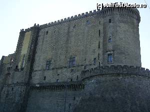 [P23] Napoli - Castel Nuovo, masiv şi impunător, o fortăreaţă aflată lângă port.  » foto by iulianic
 - 
<span class="allrVoted glyphicon glyphicon-heart hidden" id="av405137"></span>
<a class="m-l-10 hidden" id="sv405137" onclick="voting_Foto_DelVot(,405137,5128)" role="button">șterge vot <span class="glyphicon glyphicon-remove"></span></a>
<a id="v9405137" class=" c-red"  onclick="voting_Foto_SetVot(405137)" role="button"><span class="glyphicon glyphicon-heart-empty"></span> <b>LIKE</b> = Votează poza</a> <img class="hidden"  id="f405137W9" src="/imagini/loader.gif" border="0" /><span class="AjErrMes hidden" id="e405137ErM"></span>