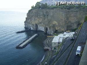 [P03] Napoli - Stâncă şi mare. Vederea supra golfului.  » foto by iulianic
 - 
<span class="allrVoted glyphicon glyphicon-heart hidden" id="av405117"></span>
<a class="m-l-10 hidden" id="sv405117" onclick="voting_Foto_DelVot(,405117,5128)" role="button">șterge vot <span class="glyphicon glyphicon-remove"></span></a>
<a id="v9405117" class=" c-red"  onclick="voting_Foto_SetVot(405117)" role="button"><span class="glyphicon glyphicon-heart-empty"></span> <b>LIKE</b> = Votează poza</a> <img class="hidden"  id="f405117W9" src="/imagini/loader.gif" border="0" /><span class="AjErrMes hidden" id="e405117ErM"></span>