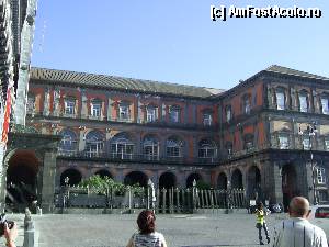 [P36] Napoli - Palazzo Reale.  » foto by iulianic
 - 
<span class="allrVoted glyphicon glyphicon-heart hidden" id="av405151"></span>
<a class="m-l-10 hidden" id="sv405151" onclick="voting_Foto_DelVot(,405151,5128)" role="button">șterge vot <span class="glyphicon glyphicon-remove"></span></a>
<a id="v9405151" class=" c-red"  onclick="voting_Foto_SetVot(405151)" role="button"><span class="glyphicon glyphicon-heart-empty"></span> <b>LIKE</b> = Votează poza</a> <img class="hidden"  id="f405151W9" src="/imagini/loader.gif" border="0" /><span class="AjErrMes hidden" id="e405151ErM"></span>