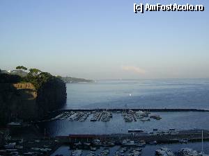 [P06] Napoli - Întinderea mării şi cerul în primele ore ale dimineţii.  » foto by iulianic
 - 
<span class="allrVoted glyphicon glyphicon-heart hidden" id="av405120"></span>
<a class="m-l-10 hidden" id="sv405120" onclick="voting_Foto_DelVot(,405120,5128)" role="button">șterge vot <span class="glyphicon glyphicon-remove"></span></a>
<a id="v9405120" class=" c-red"  onclick="voting_Foto_SetVot(405120)" role="button"><span class="glyphicon glyphicon-heart-empty"></span> <b>LIKE</b> = Votează poza</a> <img class="hidden"  id="f405120W9" src="/imagini/loader.gif" border="0" /><span class="AjErrMes hidden" id="e405120ErM"></span>