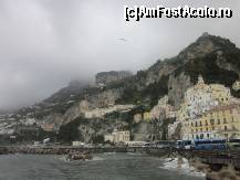 [P41] amalfi în aşteptarea ploii. în dreapta fotografiei se poate observa staţia de autobuze.  » foto by ariciu*
 - 
<span class="allrVoted glyphicon glyphicon-heart hidden" id="av406851"></span>
<a class="m-l-10 hidden" id="sv406851" onclick="voting_Foto_DelVot(,406851,5128)" role="button">șterge vot <span class="glyphicon glyphicon-remove"></span></a>
<a id="v9406851" class=" c-red"  onclick="voting_Foto_SetVot(406851)" role="button"><span class="glyphicon glyphicon-heart-empty"></span> <b>LIKE</b> = Votează poza</a> <img class="hidden"  id="f406851W9" src="/imagini/loader.gif" border="0" /><span class="AjErrMes hidden" id="e406851ErM"></span>