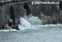 [P44] tot amalfi şi marea agitată. revăzând această poză mă pup încă o dată că nu m-am dus în capri...  » foto by ariciu*
 - 
<span class="allrVoted glyphicon glyphicon-heart hidden" id="av406854"></span>
<a class="m-l-10 hidden" id="sv406854" onclick="voting_Foto_DelVot(,406854,5128)" role="button">șterge vot <span class="glyphicon glyphicon-remove"></span></a>
<a id="v9406854" class=" c-red"  onclick="voting_Foto_SetVot(406854)" role="button"><span class="glyphicon glyphicon-heart-empty"></span> <b>LIKE</b> = Votează poza</a> <img class="hidden"  id="f406854W9" src="/imagini/loader.gif" border="0" /><span class="AjErrMes hidden" id="e406854ErM"></span>
