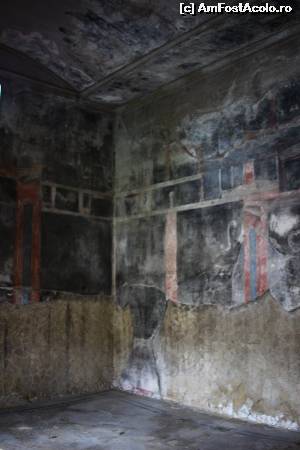 [P22] Casa neagra -peretii inca pastreaza mare parte din frescele vopsite in rosu inchis si negru » foto by DOINITA
 - 
<span class="allrVoted glyphicon glyphicon-heart hidden" id="av609723"></span>
<a class="m-l-10 hidden" id="sv609723" onclick="voting_Foto_DelVot(,609723,5128)" role="button">șterge vot <span class="glyphicon glyphicon-remove"></span></a>
<a id="v9609723" class=" c-red"  onclick="voting_Foto_SetVot(609723)" role="button"><span class="glyphicon glyphicon-heart-empty"></span> <b>LIKE</b> = Votează poza</a> <img class="hidden"  id="f609723W9" src="/imagini/loader.gif" border="0" /><span class="AjErrMes hidden" id="e609723ErM"></span>