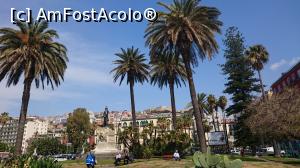 [P18] Piazza Victoria, pe faleza, aproape de Castelul oului de unde am luat autobuzul 1 ca sa ne intoarcem in centrul istoric.  » foto by Aurici
 - 
<span class="allrVoted glyphicon glyphicon-heart hidden" id="av875105"></span>
<a class="m-l-10 hidden" id="sv875105" onclick="voting_Foto_DelVot(,875105,5128)" role="button">șterge vot <span class="glyphicon glyphicon-remove"></span></a>
<a id="v9875105" class=" c-red"  onclick="voting_Foto_SetVot(875105)" role="button"><span class="glyphicon glyphicon-heart-empty"></span> <b>LIKE</b> = Votează poza</a> <img class="hidden"  id="f875105W9" src="/imagini/loader.gif" border="0" /><span class="AjErrMes hidden" id="e875105ErM"></span>