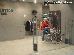 [P16] pana la poarta de imbarcare - B -13 - poate ar fi bine sa iau bicicleta?!  » foto by bica adriana
 - 
<span class="allrVoted glyphicon glyphicon-heart hidden" id="av699332"></span>
<a class="m-l-10 hidden" id="sv699332" onclick="voting_Foto_DelVot(,699332,5128)" role="button">șterge vot <span class="glyphicon glyphicon-remove"></span></a>
<a id="v9699332" class=" c-red"  onclick="voting_Foto_SetVot(699332)" role="button"><span class="glyphicon glyphicon-heart-empty"></span> <b>LIKE</b> = Votează poza</a> <img class="hidden"  id="f699332W9" src="/imagini/loader.gif" border="0" /><span class="AjErrMes hidden" id="e699332ErM"></span>