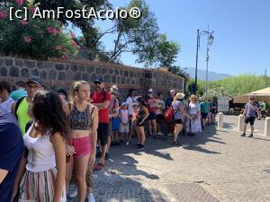 [P11] la coada la Pompei... si asta nu este tot, inca pe atat mai era pana la casa de bilete » foto by indiralisa_26
 - 
<span class="allrVoted glyphicon glyphicon-heart hidden" id="av1102380"></span>
<a class="m-l-10 hidden" id="sv1102380" onclick="voting_Foto_DelVot(,1102380,5128)" role="button">șterge vot <span class="glyphicon glyphicon-remove"></span></a>
<a id="v91102380" class=" c-red"  onclick="voting_Foto_SetVot(1102380)" role="button"><span class="glyphicon glyphicon-heart-empty"></span> <b>LIKE</b> = Votează poza</a> <img class="hidden"  id="f1102380W9" src="/imagini/loader.gif" border="0" /><span class="AjErrMes hidden" id="e1102380ErM"></span>