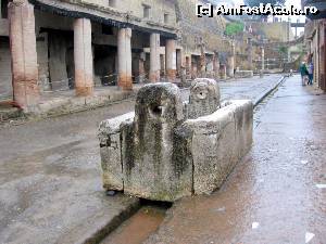 [P29] Fântână antică stradală. Iniţial am crezut că e o adăpătoare pentru cai » foto by Michi
 - 
<span class="allrVoted glyphicon glyphicon-heart hidden" id="av562907"></span>
<a class="m-l-10 hidden" id="sv562907" onclick="voting_Foto_DelVot(,562907,5128)" role="button">șterge vot <span class="glyphicon glyphicon-remove"></span></a>
<a id="v9562907" class=" c-red"  onclick="voting_Foto_SetVot(562907)" role="button"><span class="glyphicon glyphicon-heart-empty"></span> <b>LIKE</b> = Votează poza</a> <img class="hidden"  id="f562907W9" src="/imagini/loader.gif" border="0" /><span class="AjErrMes hidden" id="e562907ErM"></span>