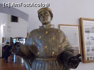 [P17] Complexul Monumental Santa Chiara, Napoli. Obiecte originale păstrate în Museo dell Opera. Bust, Robert de Anjou. » foto by mihaelavoicu
 - 
<span class="allrVoted glyphicon glyphicon-heart hidden" id="av1193668"></span>
<a class="m-l-10 hidden" id="sv1193668" onclick="voting_Foto_DelVot(,1193668,5128)" role="button">șterge vot <span class="glyphicon glyphicon-remove"></span></a>
<a id="v91193668" class=" c-red"  onclick="voting_Foto_SetVot(1193668)" role="button"><span class="glyphicon glyphicon-heart-empty"></span> <b>LIKE</b> = Votează poza</a> <img class="hidden"  id="f1193668W9" src="/imagini/loader.gif" border="0" /><span class="AjErrMes hidden" id="e1193668ErM"></span>