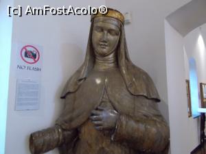 [P18] Complexul Monumental Santa Chiara, Napoli. Obiecte originale păstrate în Museo dell Opera. Bust Sanchia de Mallorca. » foto by mihaelavoicu
 - 
<span class="allrVoted glyphicon glyphicon-heart hidden" id="av1193669"></span>
<a class="m-l-10 hidden" id="sv1193669" onclick="voting_Foto_DelVot(,1193669,5128)" role="button">șterge vot <span class="glyphicon glyphicon-remove"></span></a>
<a id="v91193669" class=" c-red"  onclick="voting_Foto_SetVot(1193669)" role="button"><span class="glyphicon glyphicon-heart-empty"></span> <b>LIKE</b> = Votează poza</a> <img class="hidden"  id="f1193669W9" src="/imagini/loader.gif" border="0" /><span class="AjErrMes hidden" id="e1193669ErM"></span>