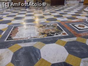 [P16] Biserica Gesu Nuovo, Napoli. Pavimentul din bucăți de marmoră. » foto by mihaelavoicu
 - 
<span class="allrVoted glyphicon glyphicon-heart hidden" id="av1196741"></span>
<a class="m-l-10 hidden" id="sv1196741" onclick="voting_Foto_DelVot(,1196741,5128)" role="button">șterge vot <span class="glyphicon glyphicon-remove"></span></a>
<a id="v91196741" class=" c-red"  onclick="voting_Foto_SetVot(1196741)" role="button"><span class="glyphicon glyphicon-heart-empty"></span> <b>LIKE</b> = Votează poza</a> <img class="hidden"  id="f1196741W9" src="/imagini/loader.gif" border="0" /><span class="AjErrMes hidden" id="e1196741ErM"></span>