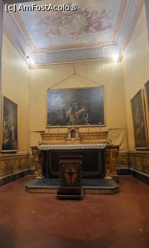 [P22] In stanga acesteia se deschide micul Oratoriu privat, in memoria Mariei Cristina de Savoia, care a murit dand nastere viitorului Francisc al II-lea si a fost beatificata de Biserica Catolica. » foto by geani anto
 - 
<span class="allrVoted glyphicon glyphicon-heart hidden" id="av1408035"></span>
<a class="m-l-10 hidden" id="sv1408035" onclick="voting_Foto_DelVot(,1408035,5128)" role="button">șterge vot <span class="glyphicon glyphicon-remove"></span></a>
<a id="v91408035" class=" c-red"  onclick="voting_Foto_SetVot(1408035)" role="button"><span class="glyphicon glyphicon-heart-empty"></span> <b>LIKE</b> = Votează poza</a> <img class="hidden"  id="f1408035W9" src="/imagini/loader.gif" border="0" /><span class="AjErrMes hidden" id="e1408035ErM"></span>