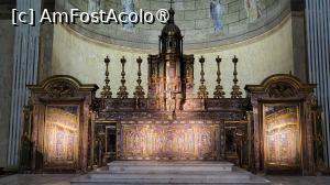 [P46] Altarul din pietre semipretioase si cupru aurit. Infatisarea actuala este rezultatul unor restaurarii postbelice, deoarece chiar daca a supravietuit bombardamentelor din timpul razboiului, Capela si-a pierdut functia religioasa. » foto by geani anto
 - 
<span class="allrVoted glyphicon glyphicon-heart hidden" id="av1408059"></span>
<a class="m-l-10 hidden" id="sv1408059" onclick="voting_Foto_DelVot(,1408059,5128)" role="button">șterge vot <span class="glyphicon glyphicon-remove"></span></a>
<a id="v91408059" class=" c-red"  onclick="voting_Foto_SetVot(1408059)" role="button"><span class="glyphicon glyphicon-heart-empty"></span> <b>LIKE</b> = Votează poza</a> <img class="hidden"  id="f1408059W9" src="/imagini/loader.gif" border="0" /><span class="AjErrMes hidden" id="e1408059ErM"></span>