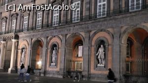 [P05] Pe fatada principala a palatului, cea dinspre Piata Plebiscitului, Regele Umberto I a  pus statuile suveranilor dinastiilor care au condus orasul, de la fondarea Regatului Neapolelui, in ordine cronologica. » foto by geani anto
 - 
<span class="allrVoted glyphicon glyphicon-heart hidden" id="av1408018"></span>
<a class="m-l-10 hidden" id="sv1408018" onclick="voting_Foto_DelVot(,1408018,5128)" role="button">șterge vot <span class="glyphicon glyphicon-remove"></span></a>
<a id="v91408018" class=" c-red"  onclick="voting_Foto_SetVot(1408018)" role="button"><span class="glyphicon glyphicon-heart-empty"></span> <b>LIKE</b> = Votează poza</a> <img class="hidden"  id="f1408018W9" src="/imagini/loader.gif" border="0" /><span class="AjErrMes hidden" id="e1408018ErM"></span>