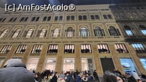 [P16] Cladirile din interior sunt structurate pe 5 etaje, combinand spatiul public, magazinele si cafenele, cu spațiul privat amenajat in apartamentele de la etajele superioare. » foto by geani anto
 - 
<span class="allrVoted glyphicon glyphicon-heart hidden" id="av1408351"></span>
<a class="m-l-10 hidden" id="sv1408351" onclick="voting_Foto_DelVot(,1408351,5128)" role="button">șterge vot <span class="glyphicon glyphicon-remove"></span></a>
<a id="v91408351" class=" c-red"  onclick="voting_Foto_SetVot(1408351)" role="button"><span class="glyphicon glyphicon-heart-empty"></span> <b>LIKE</b> = Votează poza</a> <img class="hidden"  id="f1408351W9" src="/imagini/loader.gif" border="0" /><span class="AjErrMes hidden" id="e1408351ErM"></span>