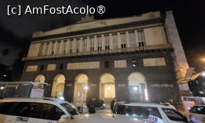 [P17] <strong>Teatrul San Carlo</strong>, fondat in 1737, este cel mai vechi teatru de opera din lume inca activ, primul teatru italian care a infiintat o scoala de dans. Precede Teatrul Scala din Milano si Teatrul La Fenice din Venetia. Initial, gazduia peste 3000 de spectatori, insa din motive ce tin de siguranta, a fost redus la jumatate. Avand in vedere dimensiunea, structura si vechimea sa, a fost un model pentru teatrele ulterioare din Europa si a fost inclus de UNESCO printre monumentele considerate Patrimoniu Mondial. » foto by geani anto
 - 
<span class="allrVoted glyphicon glyphicon-heart hidden" id="av1408352"></span>
<a class="m-l-10 hidden" id="sv1408352" onclick="voting_Foto_DelVot(,1408352,5128)" role="button">șterge vot <span class="glyphicon glyphicon-remove"></span></a>
<a id="v91408352" class=" c-red"  onclick="voting_Foto_SetVot(1408352)" role="button"><span class="glyphicon glyphicon-heart-empty"></span> <b>LIKE</b> = Votează poza</a> <img class="hidden"  id="f1408352W9" src="/imagini/loader.gif" border="0" /><span class="AjErrMes hidden" id="e1408352ErM"></span>